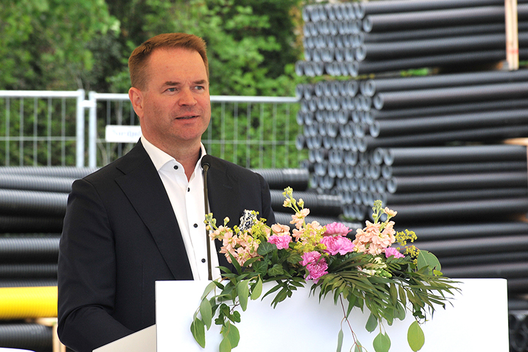 Wintterin rakennustyömaan rakentamisesta vastaava SRV:n toimitusjohtaja Saku Sipola kehuu hankkeen sielukkuutta.